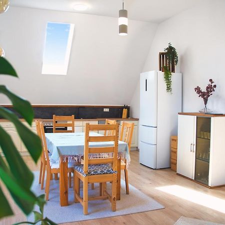 Luxus Apartment! Kueche, Balkon, Netflix, Parkplatz - 8 Personen Ilmmunster Buitenkant foto